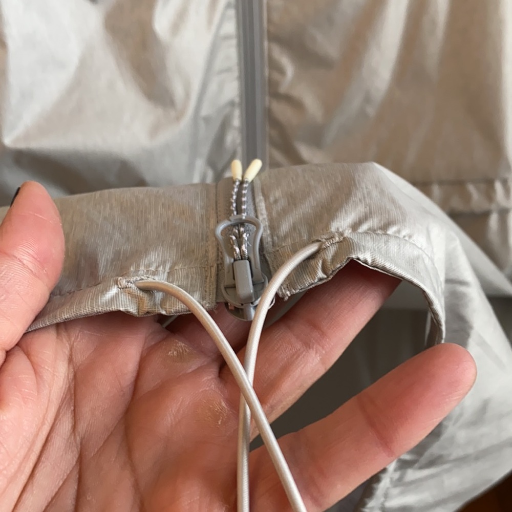 ASICS lightweight (single layer) jacket - Picture 5 of 7
